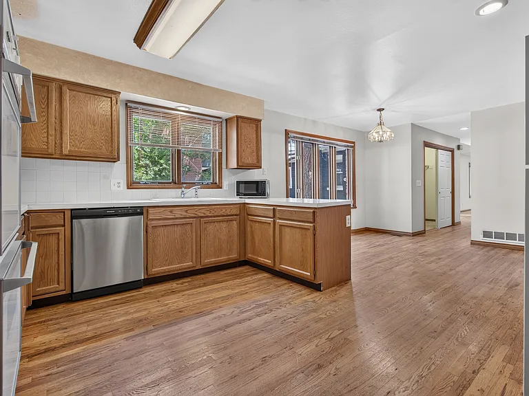 219 S Lafayette St — Photo 8