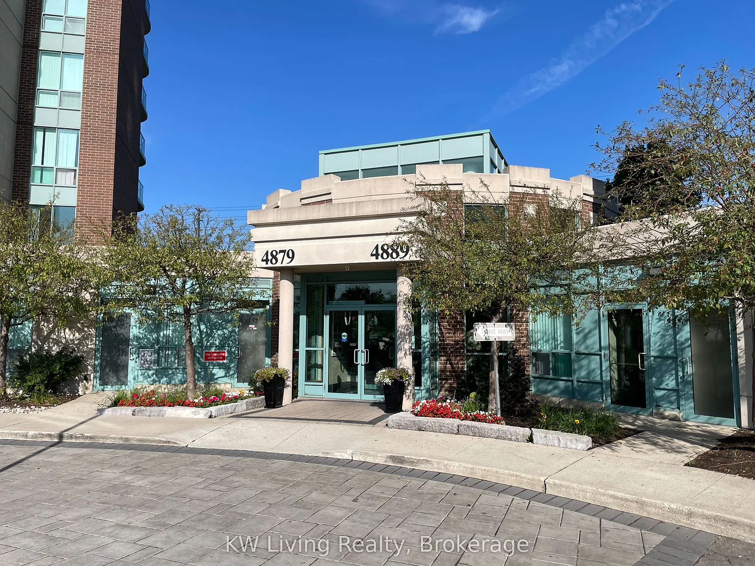 Papillon Place II — Photo 2