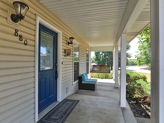 3rd image of 880 Redel Place