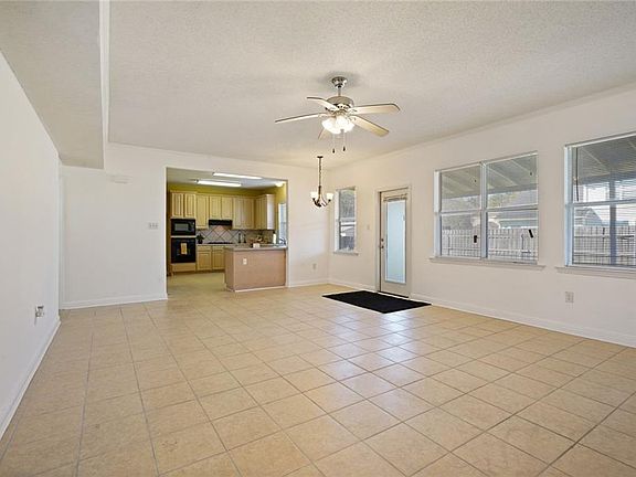 4th image of 264 Goldenwood Dr