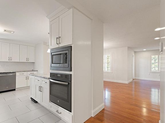 4th image of 70 Weatherly Dr Unit 301