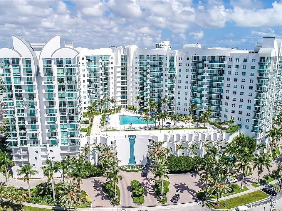 7910 Harbor Island Dr #405