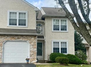 208 Primrose Ln, Maple Glen, PA 19002