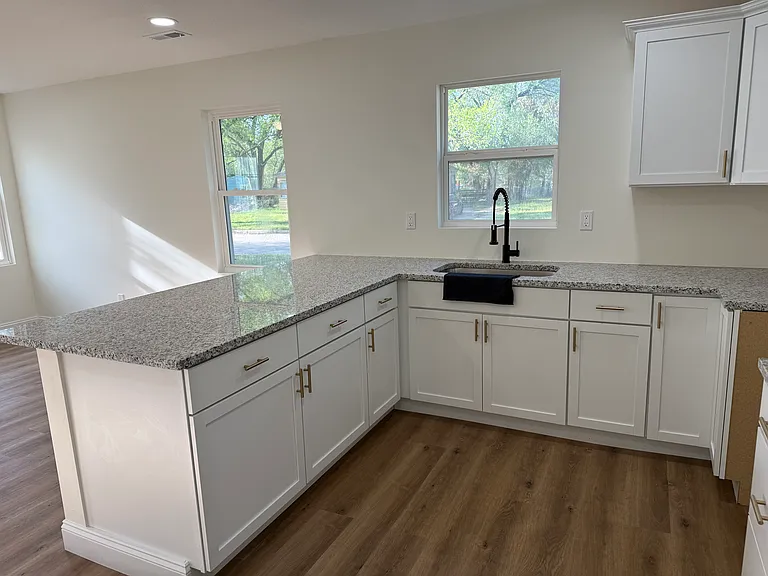 2503 E Graham Ave — Photo 9