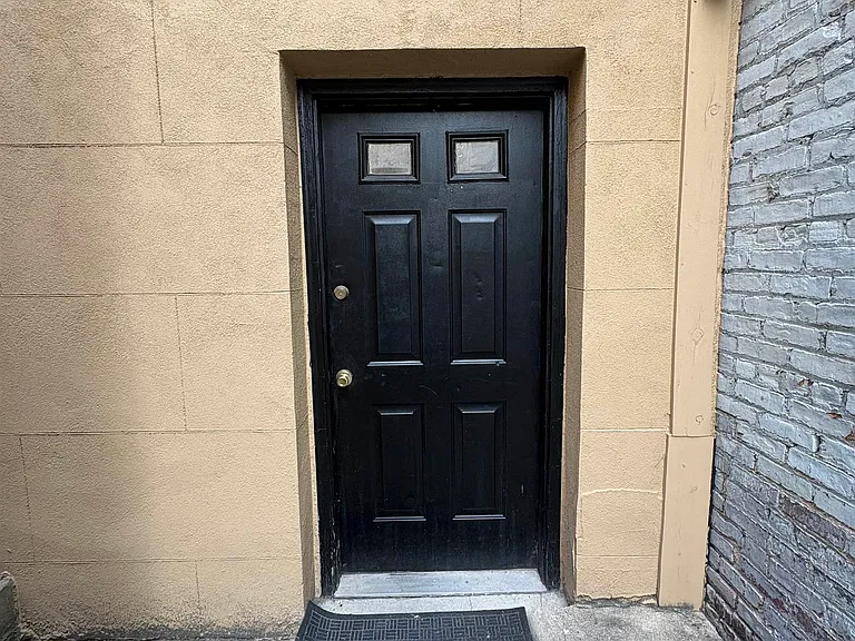 518 Adams St #REAR HOUSE — Photo 2