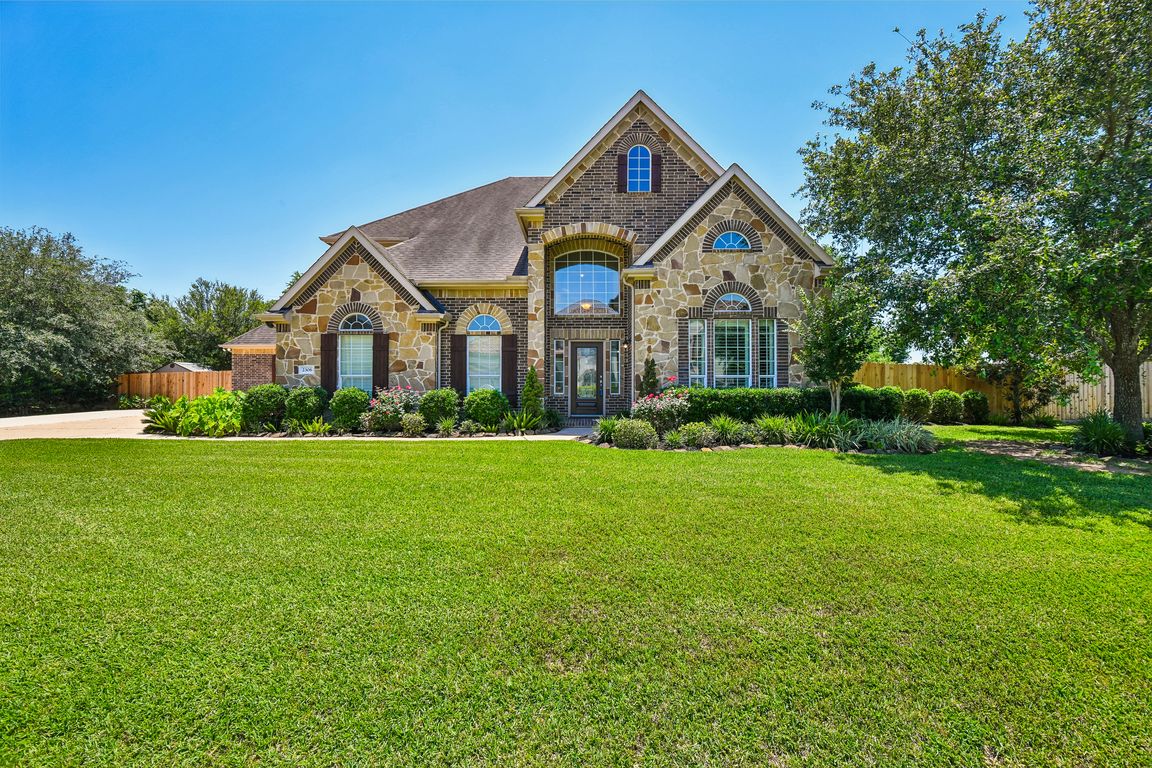 Lakeway Dr-S1505-001.jpg