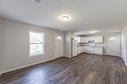 121 Saint George Ave — Photo 6