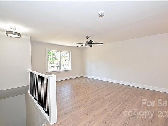 5th image of 5621 Burleson Dr