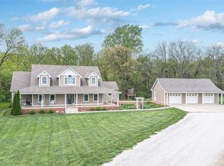 20247 Amelia Earhart Rd, Leavenworth, KS 66048