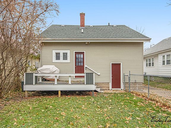 5th image of 104 Knapp St NE