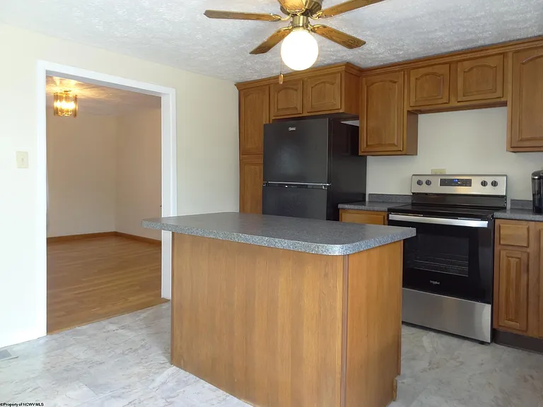 2726 Stewartstown Rd — Photo 33