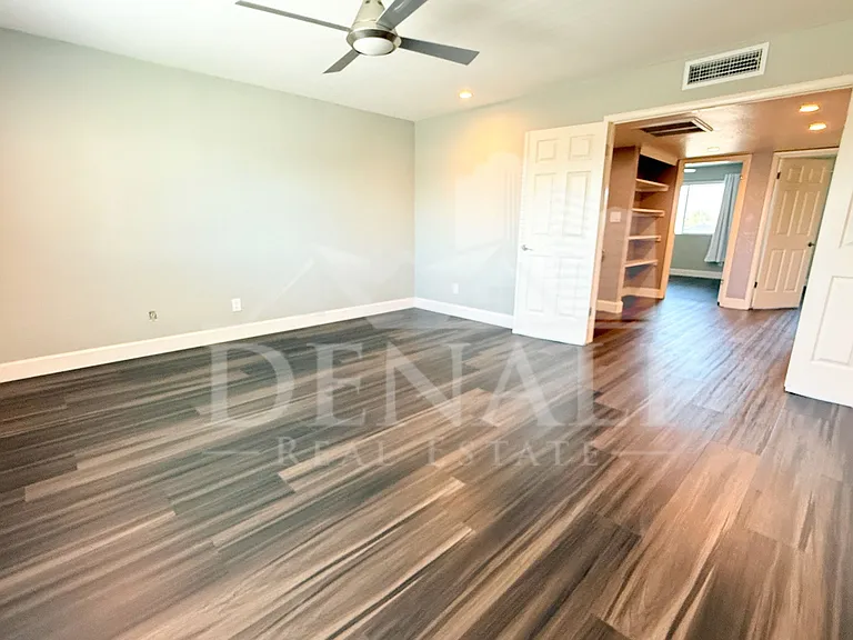 811 E Chilton Dr — Photo 22
