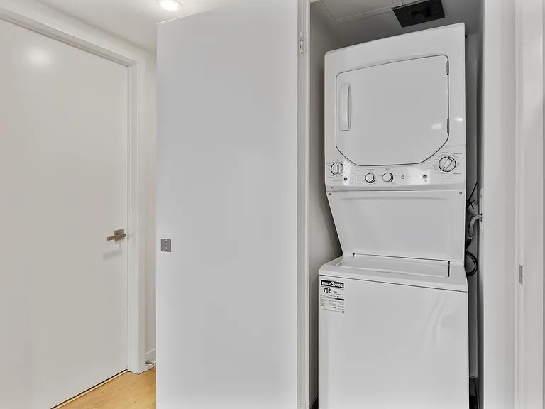 480 Wilson Ave — Photo 15