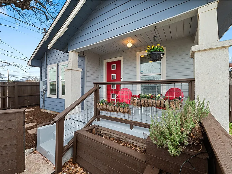 1191 Chicon St — Photo 2