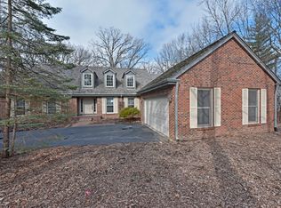 90 Brierfield Ct, Lake Bluff, IL