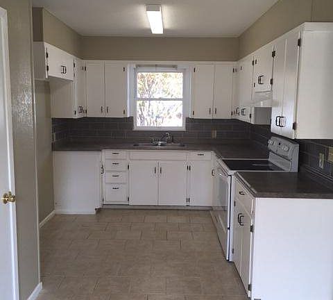 2nd image of 1318 N Park St