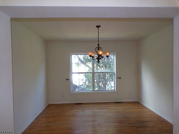 3rd image of 264 Grant St