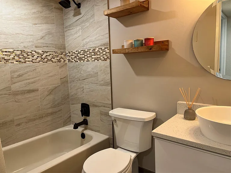 2220 N Cypress Bend Dr #301 — Photo 15