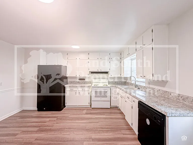520 McKay Ct — Photo 6