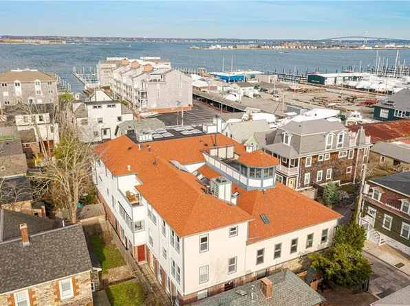 16 Coddington Wharf APT 2, Newport, RI 02840