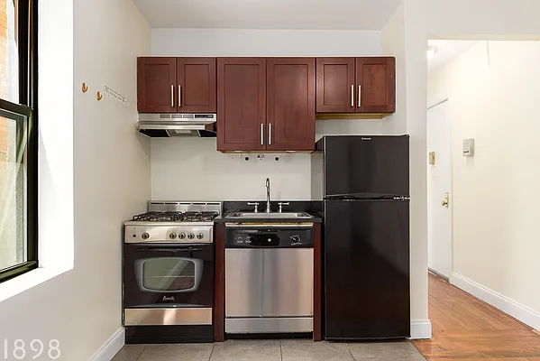 Rented by A&E Real Estate Management | media 6