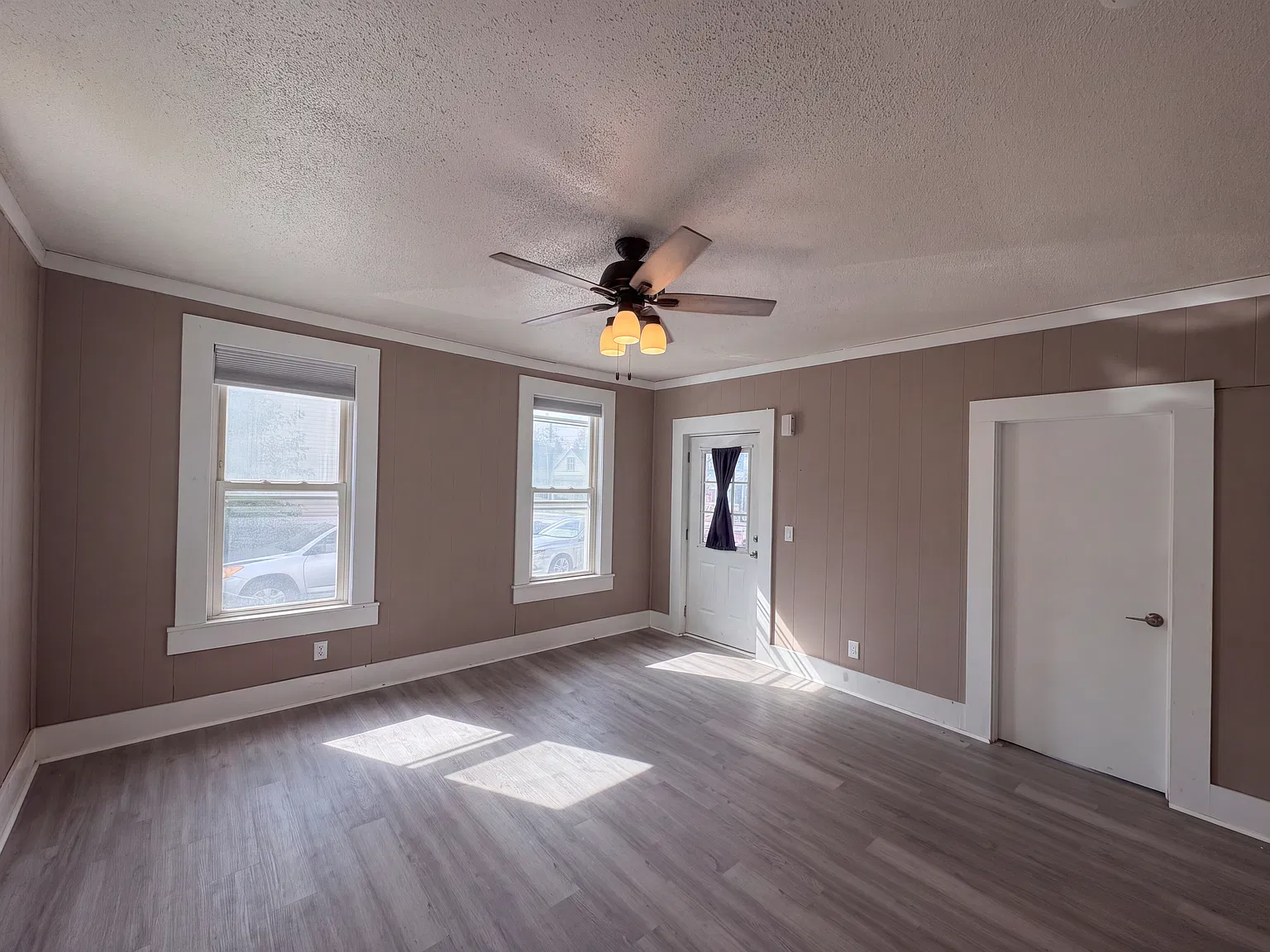 3 bed, 1050 sqft, $2,250 — Photo 3