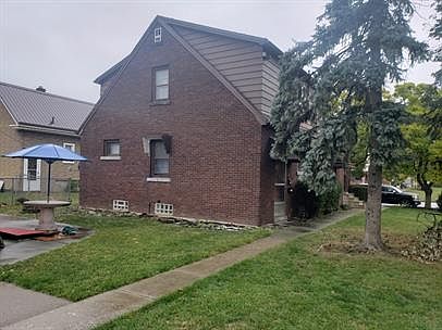 2nd image of 2725 Niagara St #2