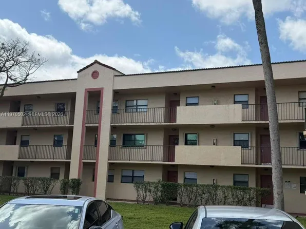 3396 Foxcroft Rd APT 113, Hollywood, FL 33025