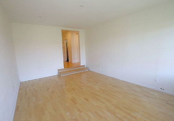 3rd image of 4333 48th St APT 6