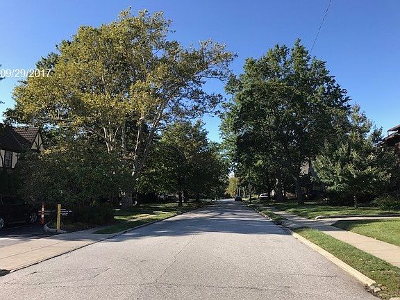 Exterior Neighborhood (street photo)
