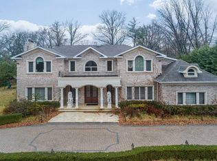 39 Remsen Rd, Great Neck, NY 11024