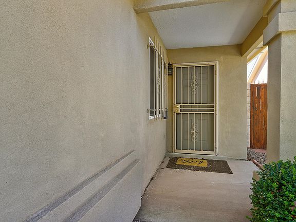 2nd image of 427 De Soto St SE