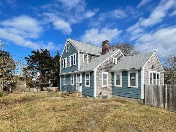 14 Walley Court, Hyannis, MA 02601