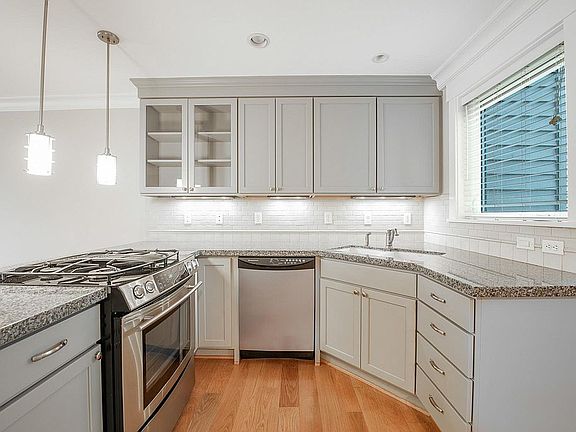3rd image of 1110 Taylor Ave N #A