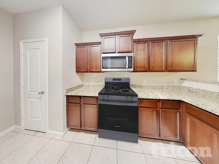 135 Houston Pl — Photo 8