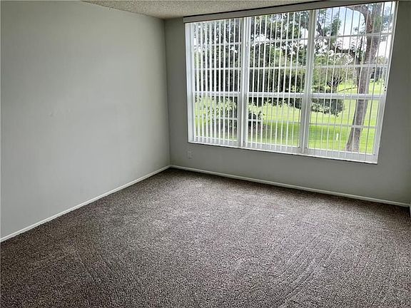 5th image of 565 Oaks Ln APT 209