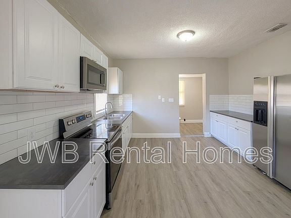 3rd image of 2253 W 10th St