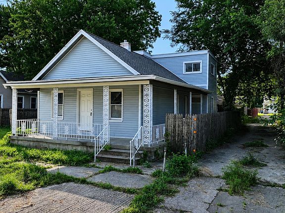 2nd image of 1214 Yates St