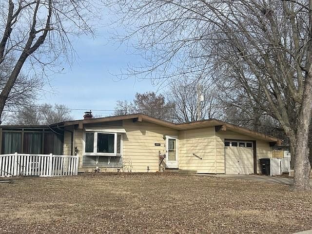 2nd image of 206 Brookview Dr