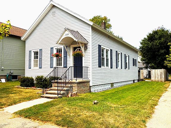2nd image of 296 3rd St