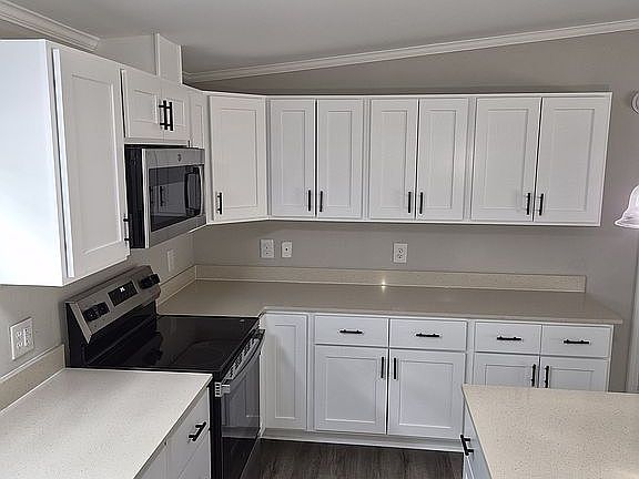 3rd image of 325 Lehigh Rd