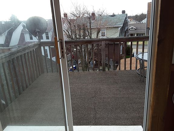 Deck off of kitchen