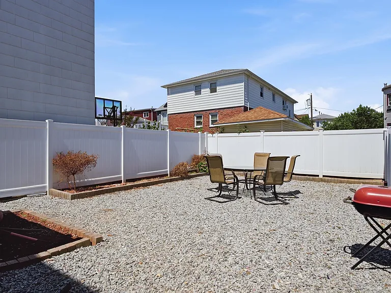 255 Kennedy Blvd — Photo 22