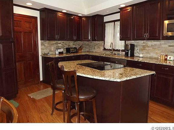 4th image of 25 Cricket Hill Dr