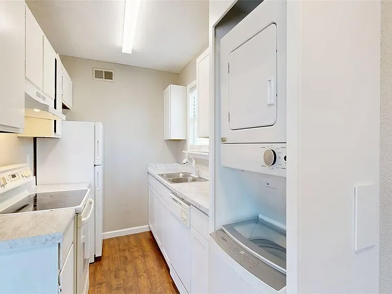 806 Oran Cir #A — Photo 5
