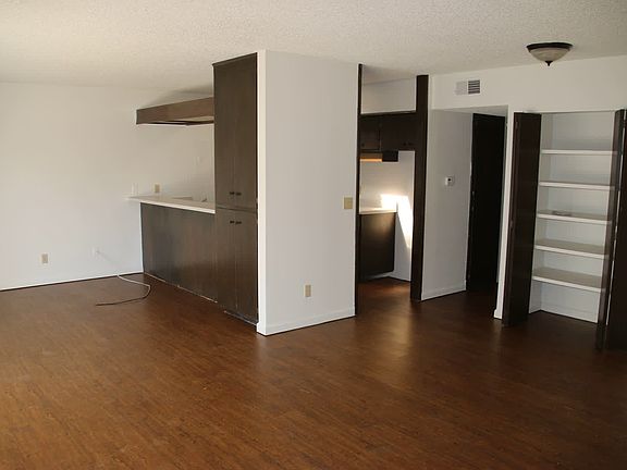 4th image of 205-207 N Hall St #205B