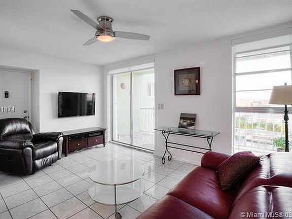 3rd image of 8001 Crespi Blvd APT 2D