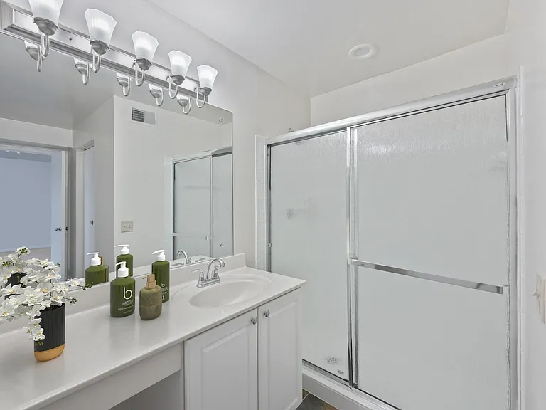 Indian Creek Apartments and Townhomes — Photo 146