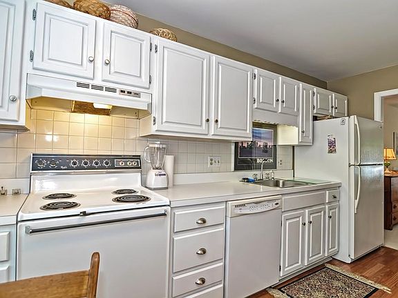 5th image of 30 Laurelwood Dr