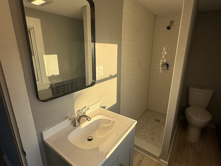 27 Elizabeth St #2 — Photo 9